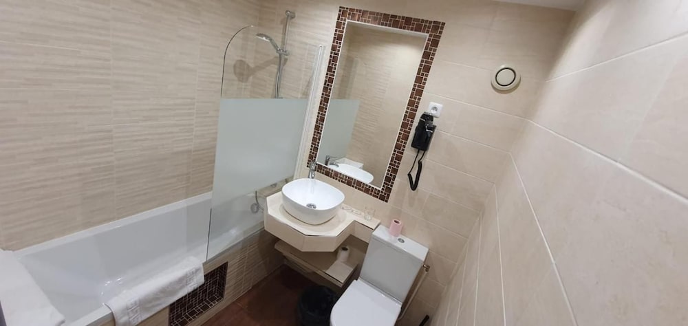 Hotel Des Pyrenees 20/24