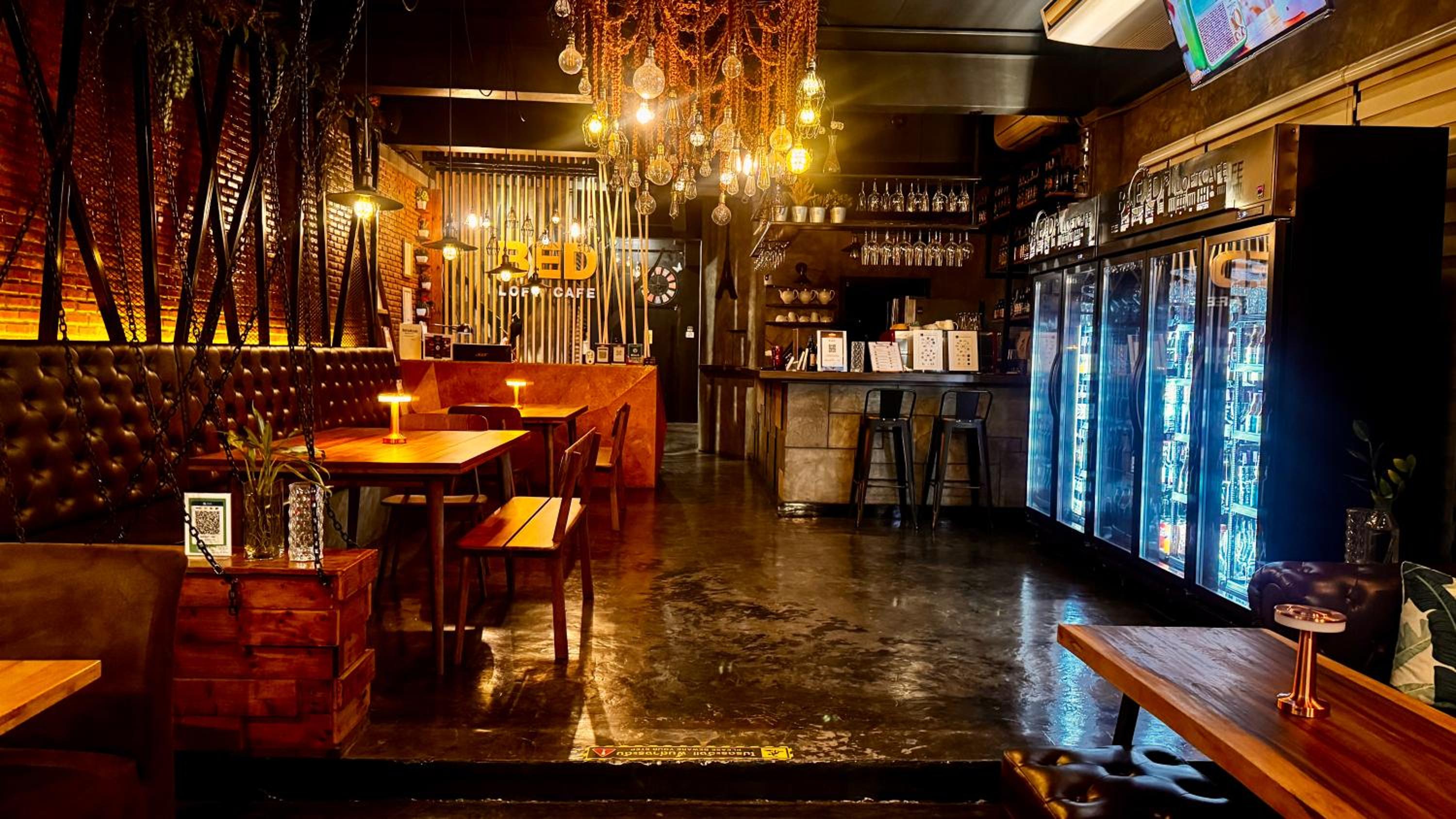 Bed Loft Cafe 54/63