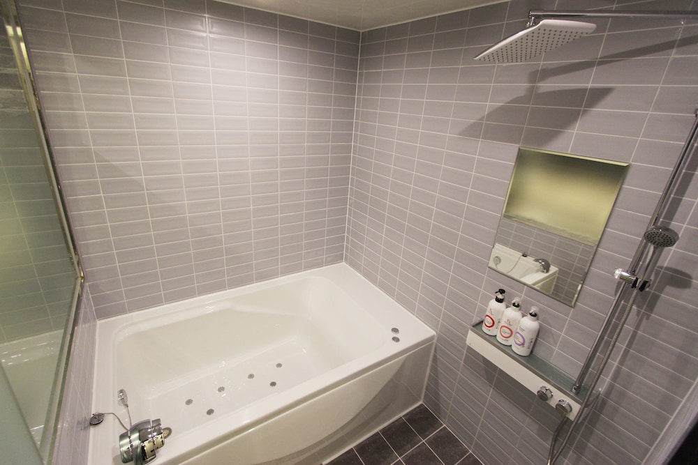 غرفة ديلوكس بسرير مزدوج وسرير فردي، Brown-Dot Hotel Daegu Hyukshin Doshi 8/10