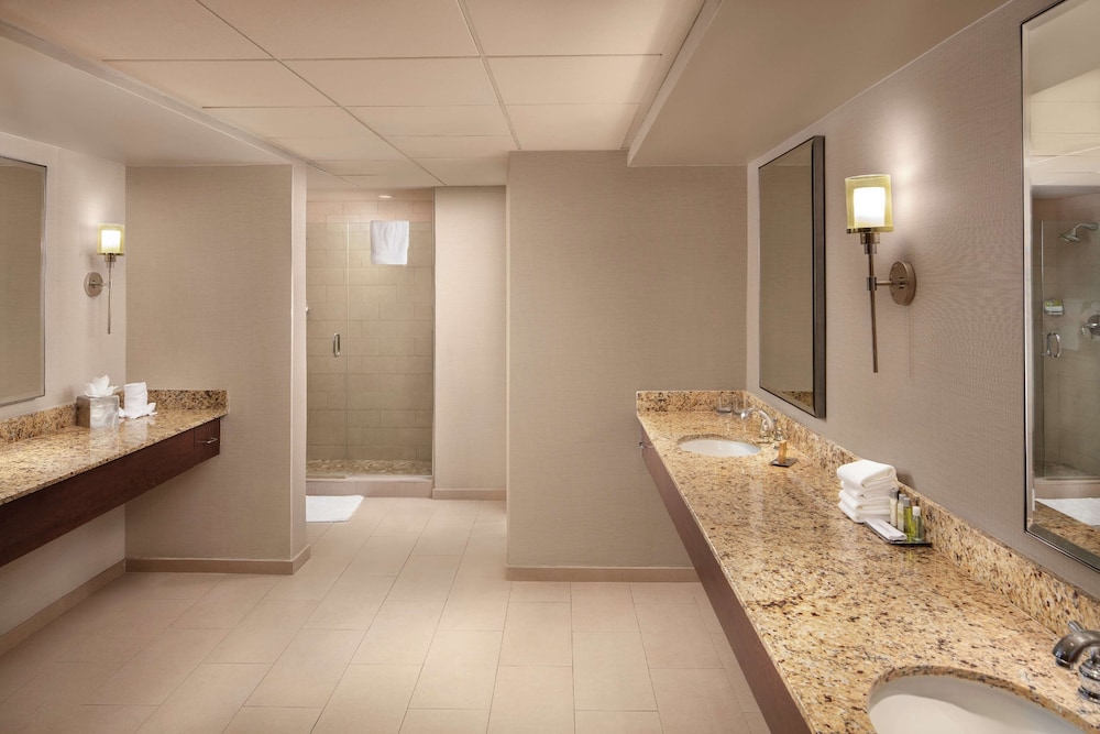 DoubleTree by Hilton Hotel Ontario Airport 21/62