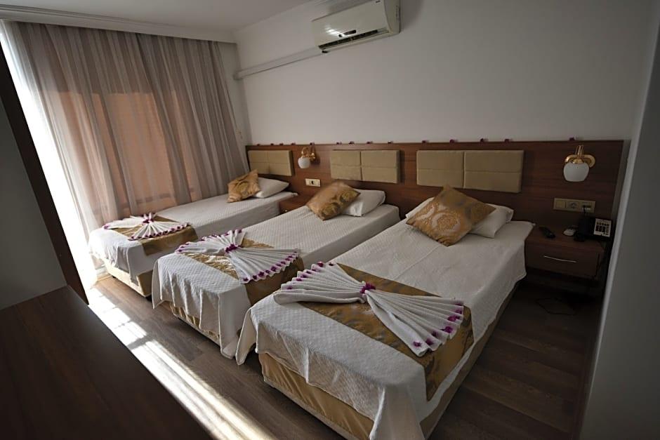 Demirci Hotel 4/9