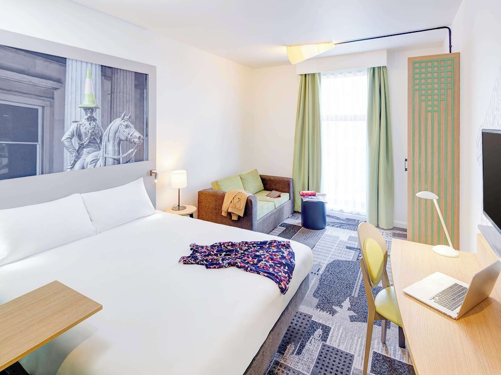 ROOM, QUEEN BED