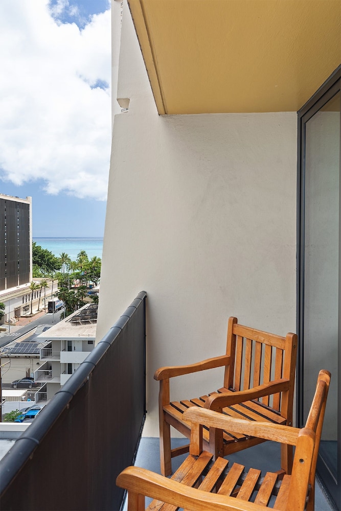 Castle Bamboo Waikiki 49/73
