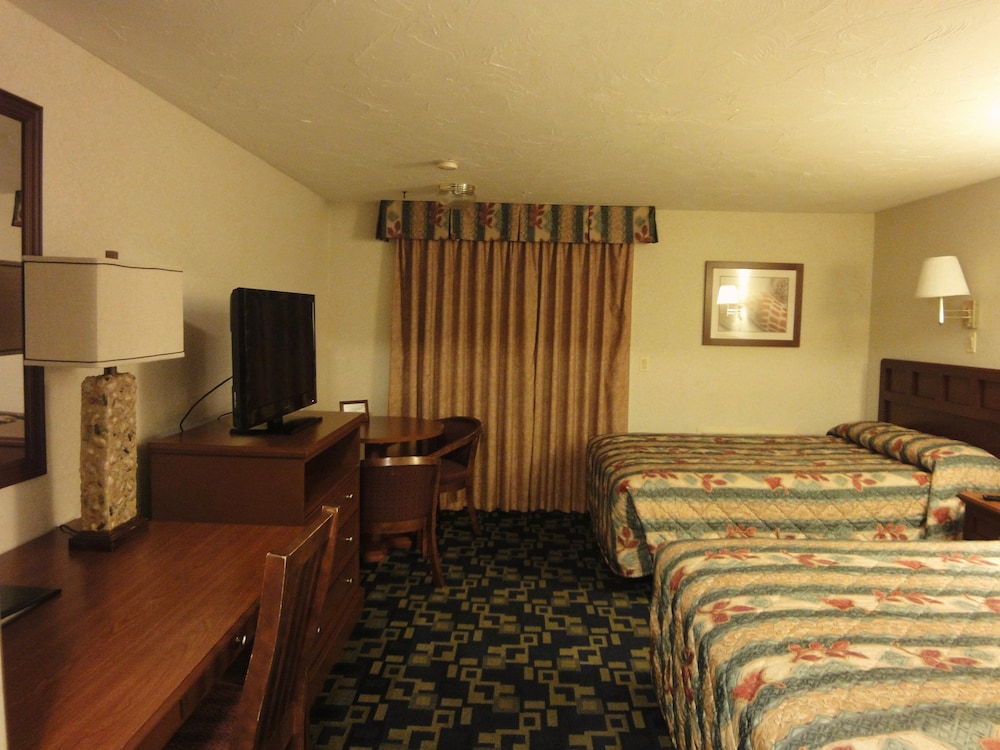 Hyannis Travel Inn 13/45