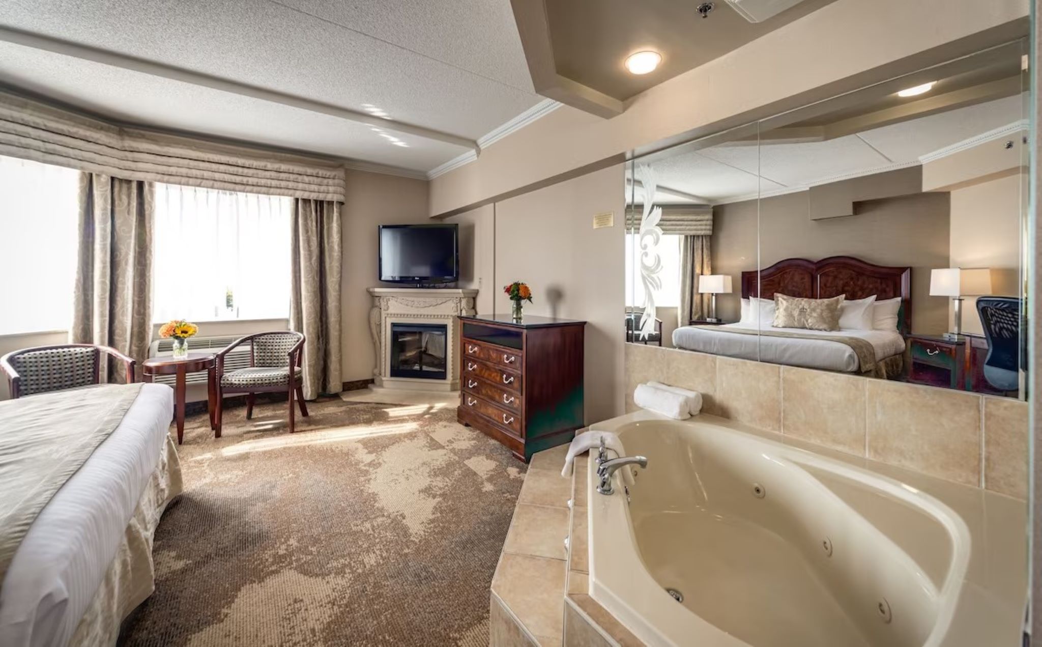 Suite, King Bed, Hot Tub