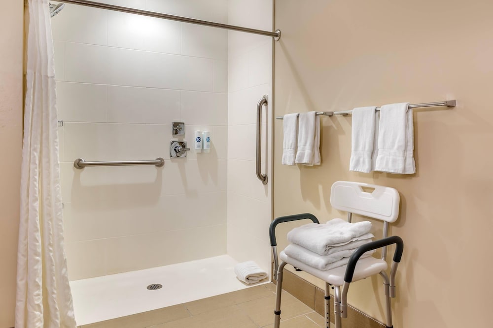 جناح بسرير كينج لذوي الإعاقة، Comfort Suites Florence - Cincinnati South 7/7