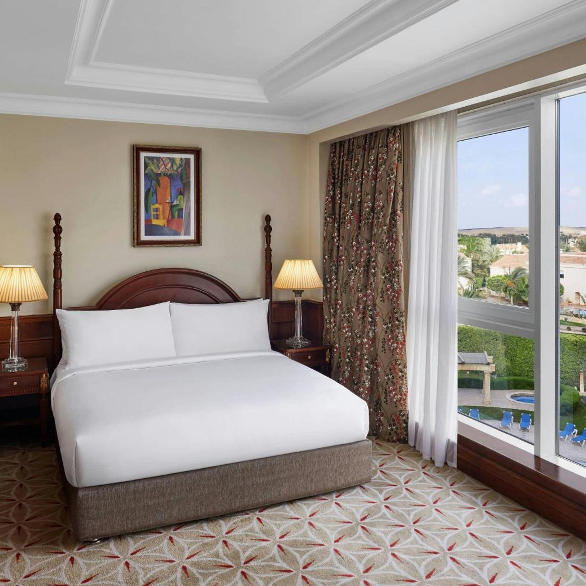 Guest Room, Deluxe, King Bed, Pool or Golf View