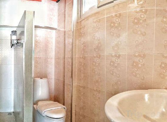 بنغل بسرير كوين وسرير فردي بغرفة نوم واحدة