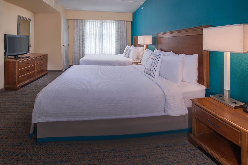 1 BEDROOM, SUITE