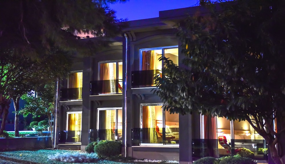 Park 156 Hotel 6/58