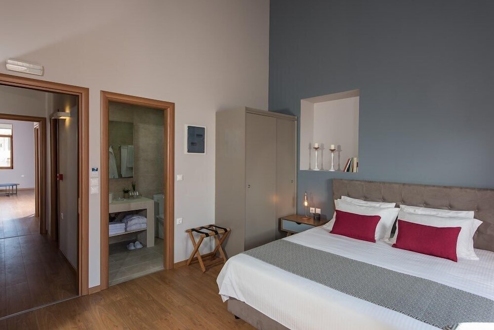 Bluebell Luxury Suites 13/42