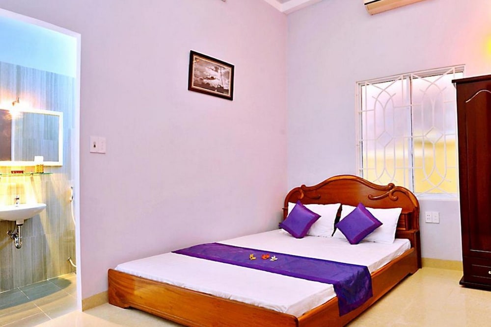 SUPERIOR, QUEEN BED