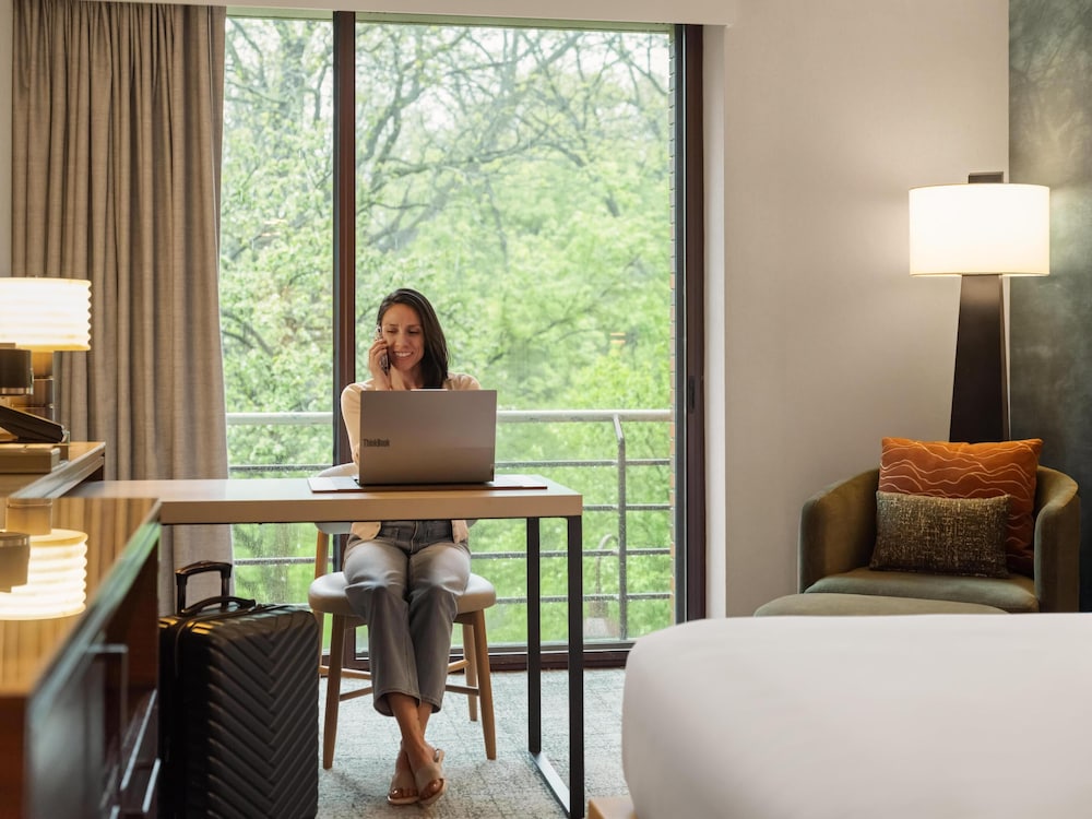 Hyatt Lodge Oak Brook Chicago 34/71