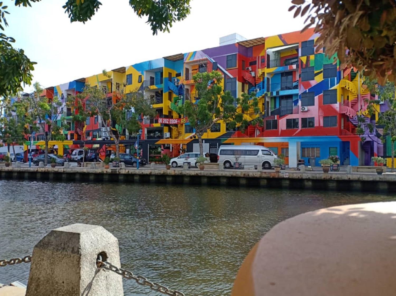 906 Riverside Hotel 41/51