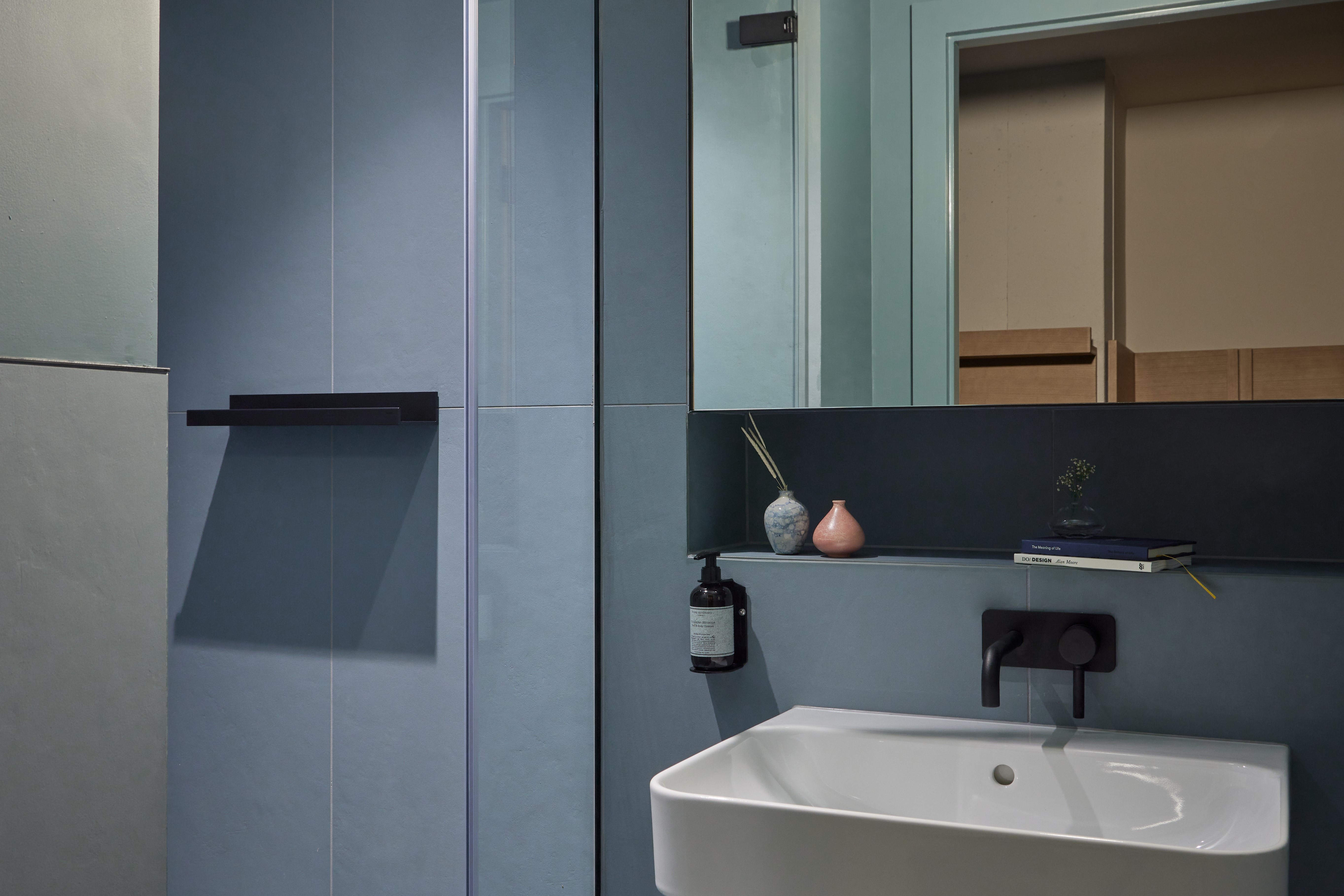 2 BEDROOMS, SUITE