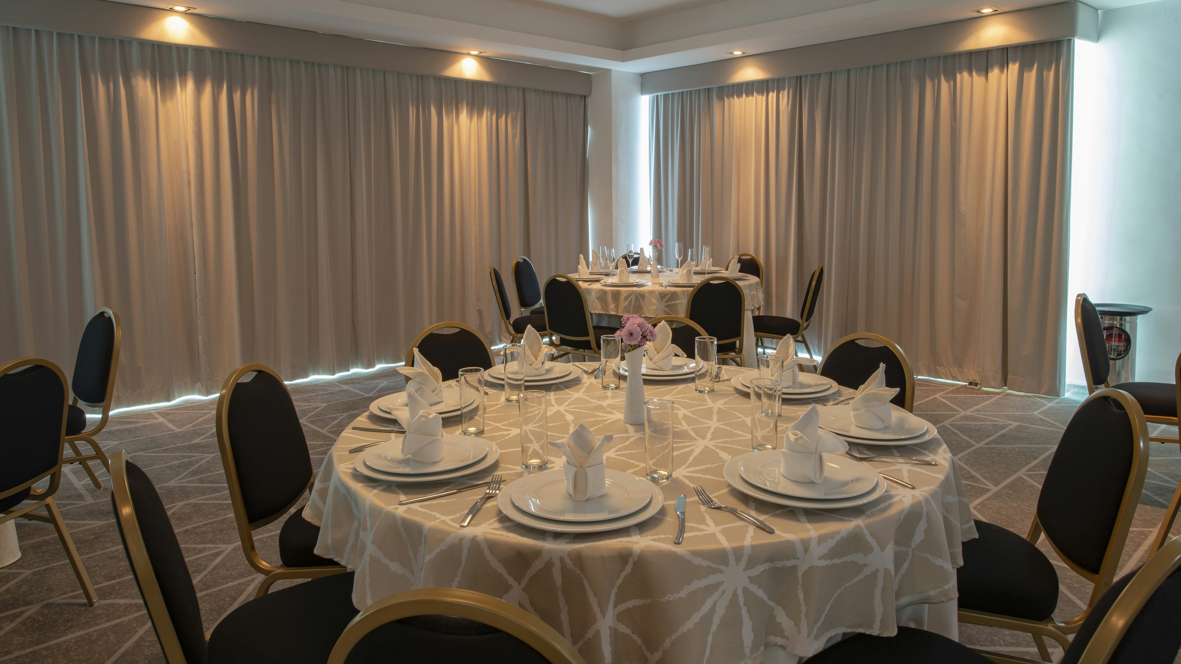 Holiday Inn and Suites Merida La Isla 24/34