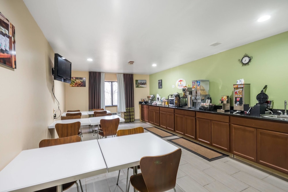 Super 8 by Wyndham Munfordville KY 2/27