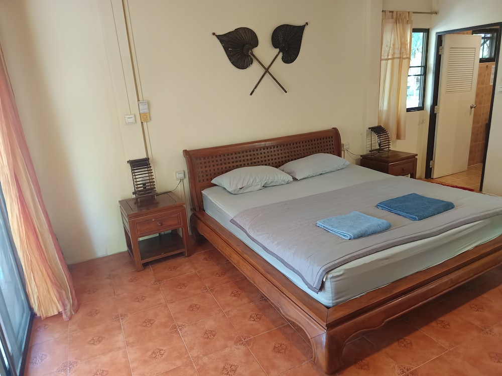 Deluxe, Bungalow, King Bed, with Fan