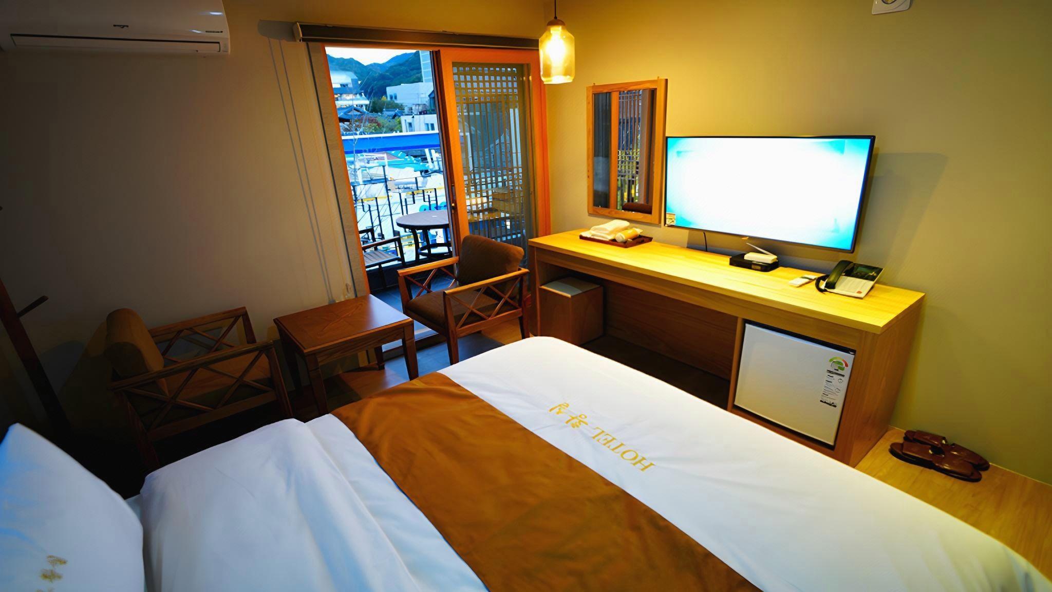 Hwangsil Tourist Hotel 10/28