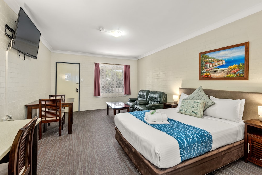 SUPERIOR, QUEEN BED