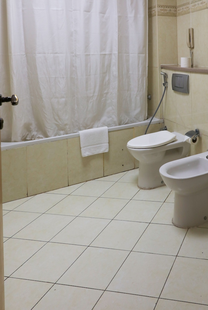 Wescott Pearl Hotel Apartments L.L.C 30/32