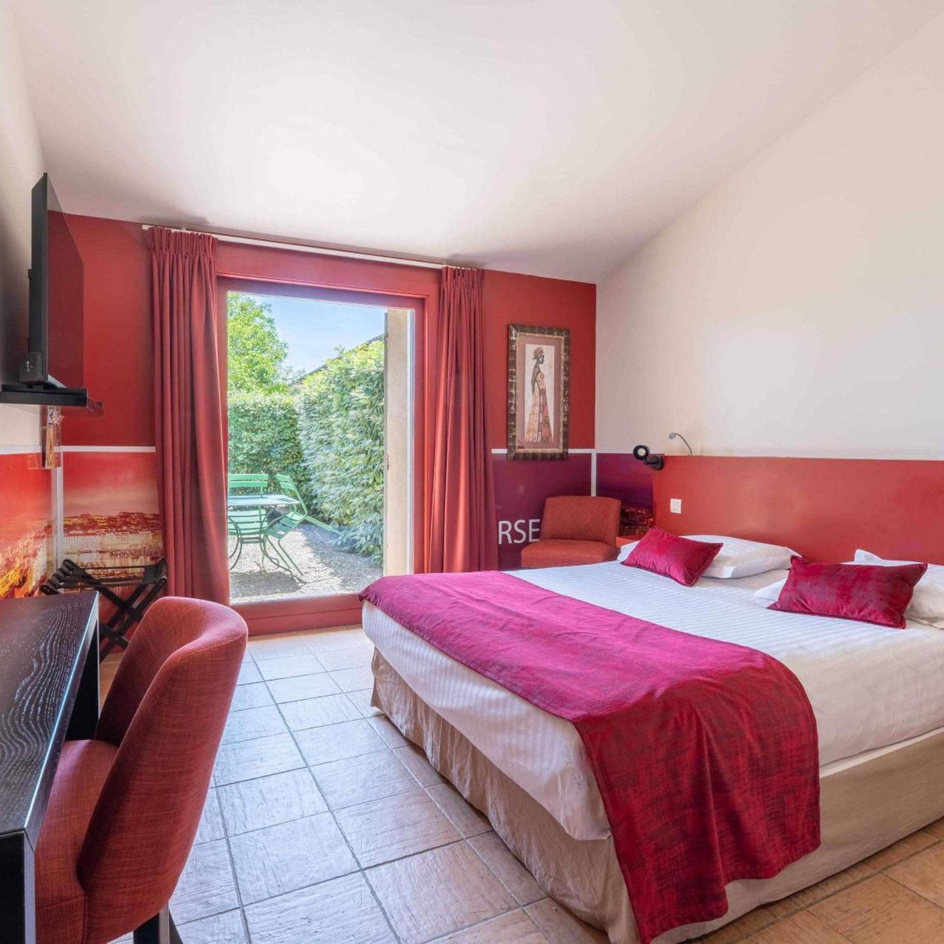 Classic, Double Bed, Garden Side