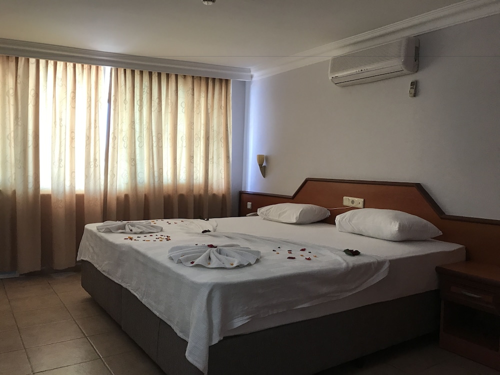 Muz Hotel 12/47