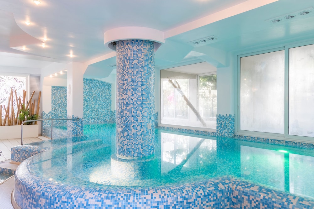 swimming pool spa