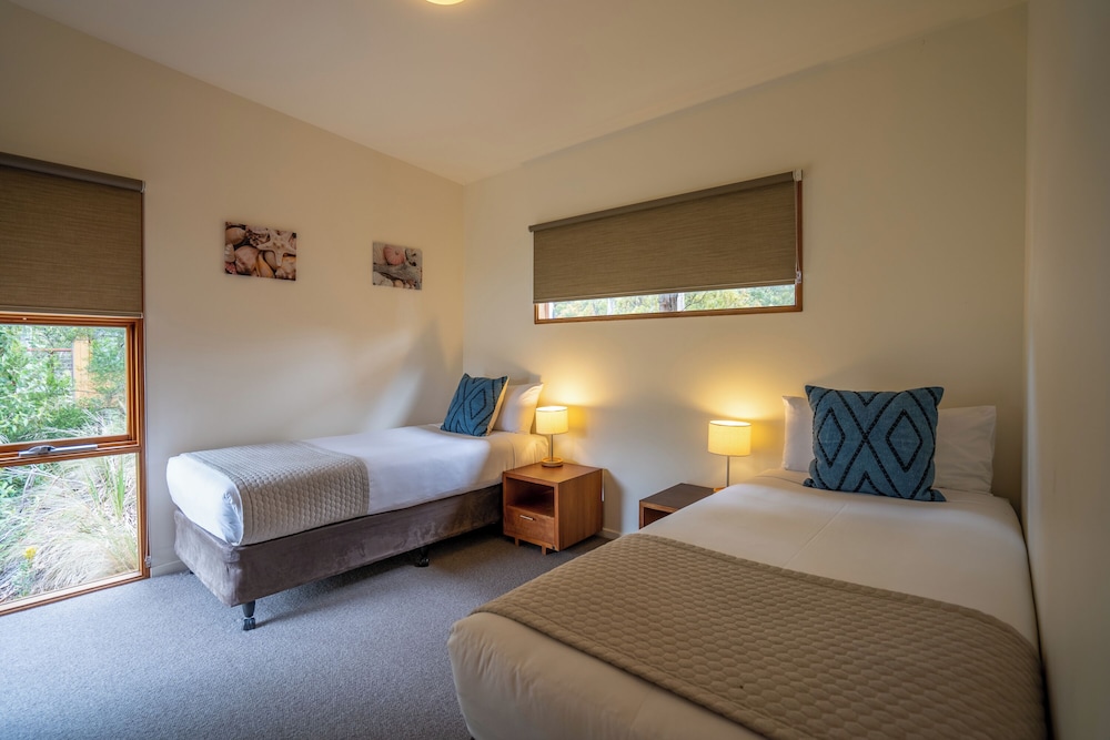 Stewarts Bay Lodge 18/65