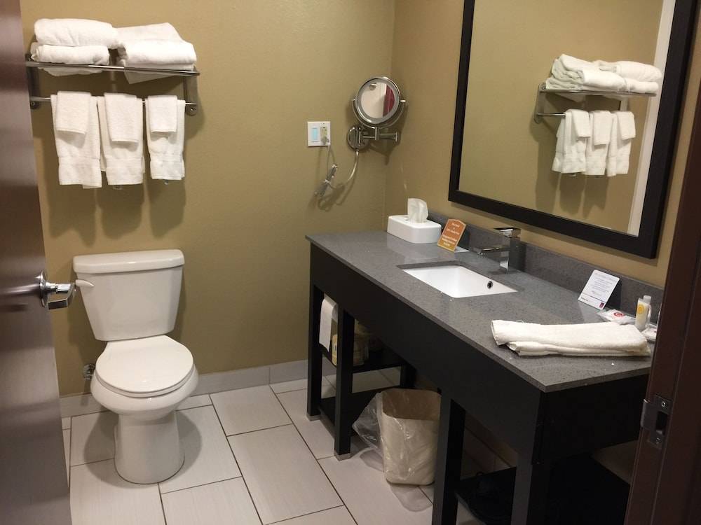 Comfort Suites Uniontown, PA 25/44