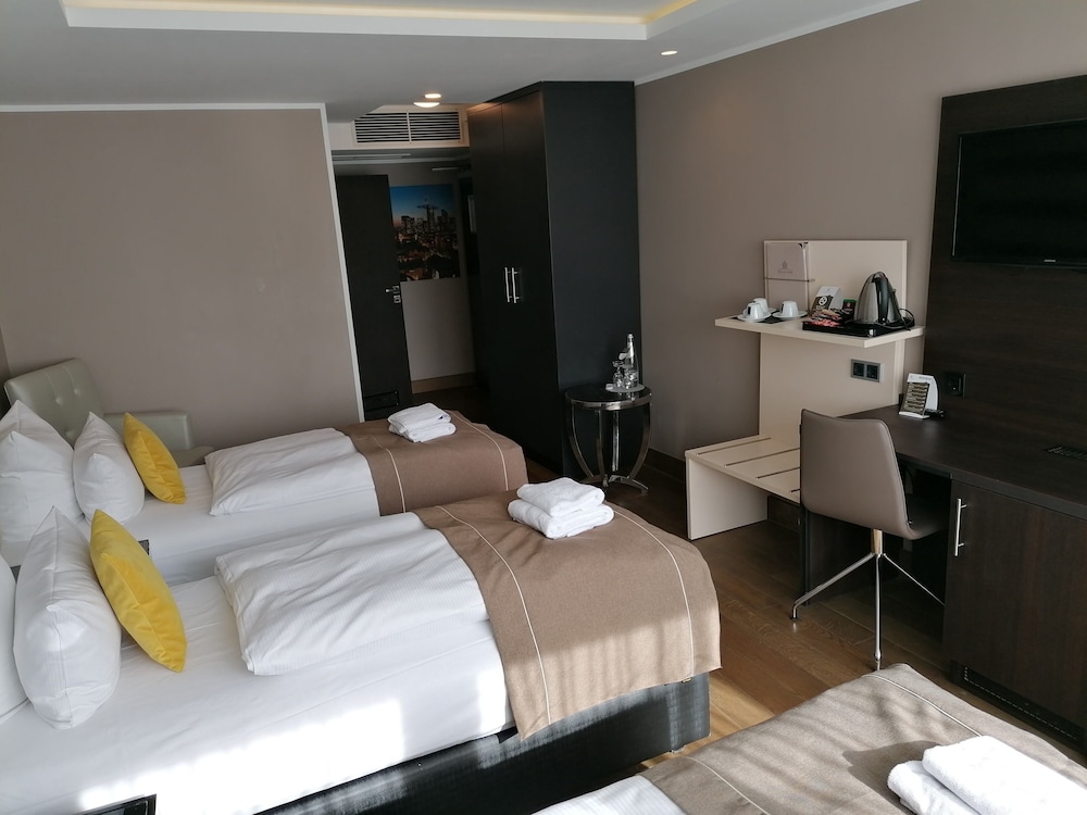 Skyline Hotel 25/66