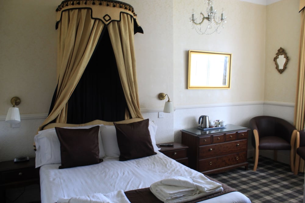 Headlands Hotel 7/33