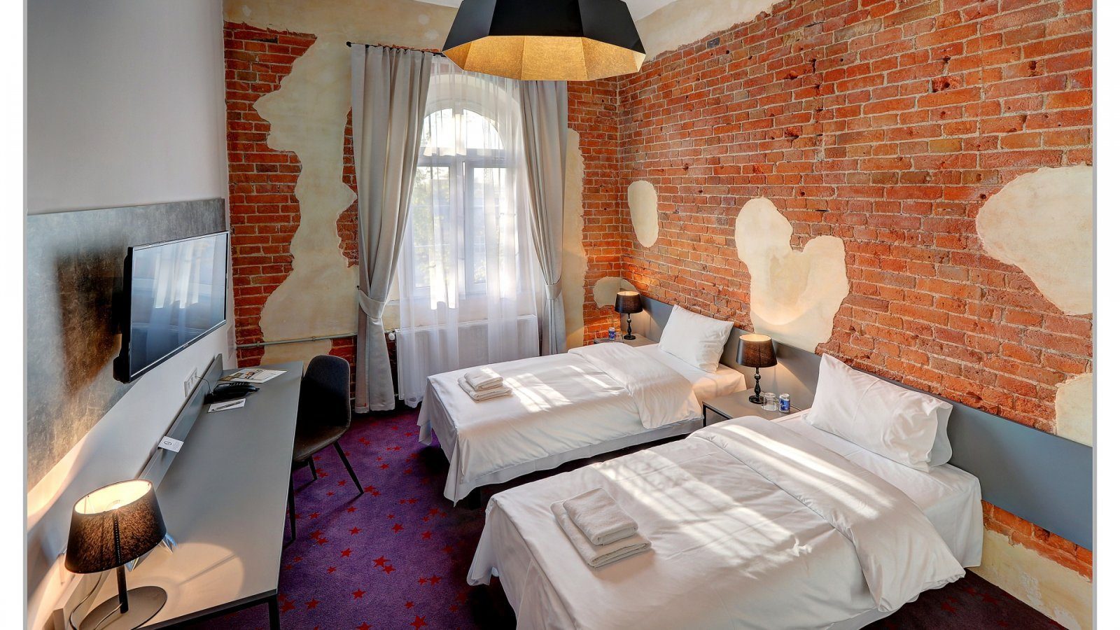 ROOM, TWIN BEDS, KITCHENETTE