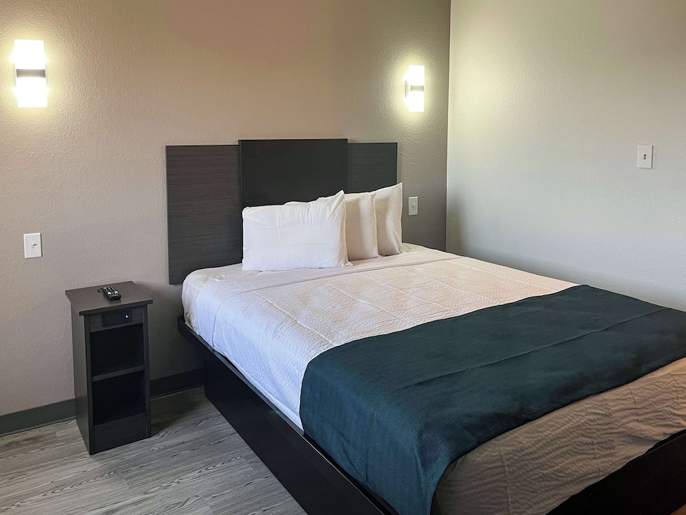 Studio6 Suites Delano, CA 25/40