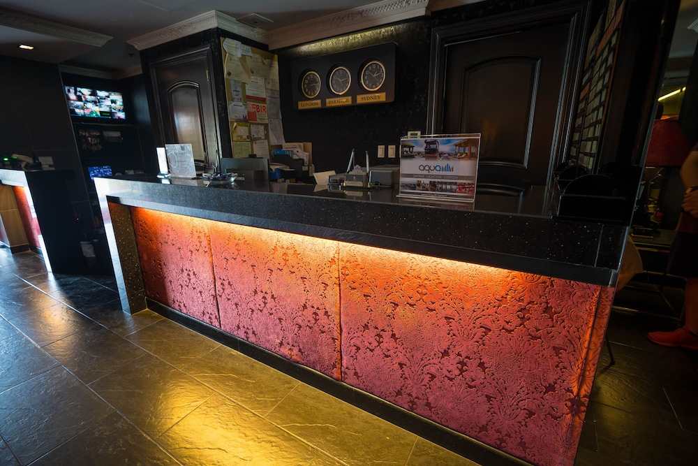 Fields Plaza Suites 59/65