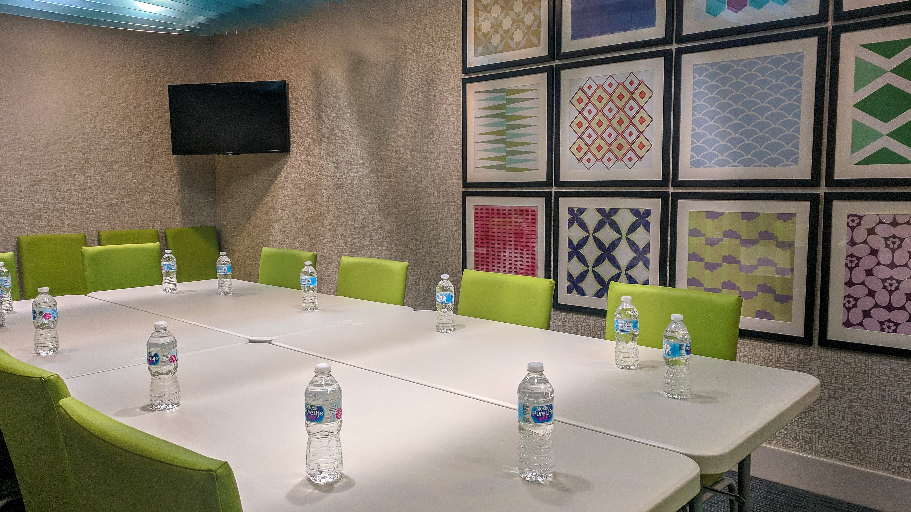Holiday Inn Express Fort Wayne-East(New Haven) 33/39