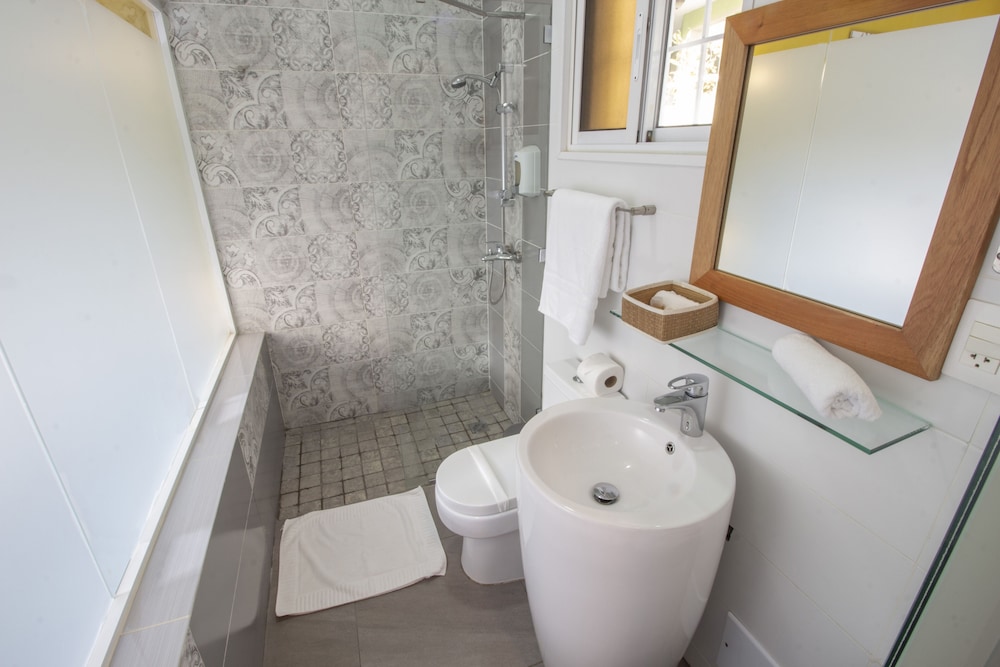 Casa Valeria Boutique Hotel 48/50