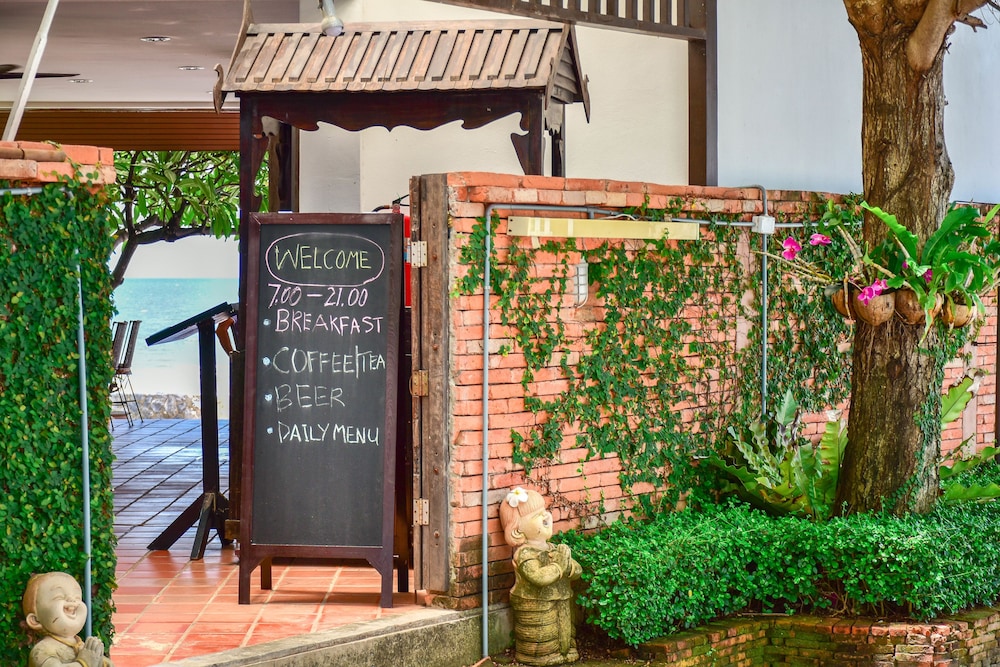White Sand Beach Hotel Hua Hin 8/70