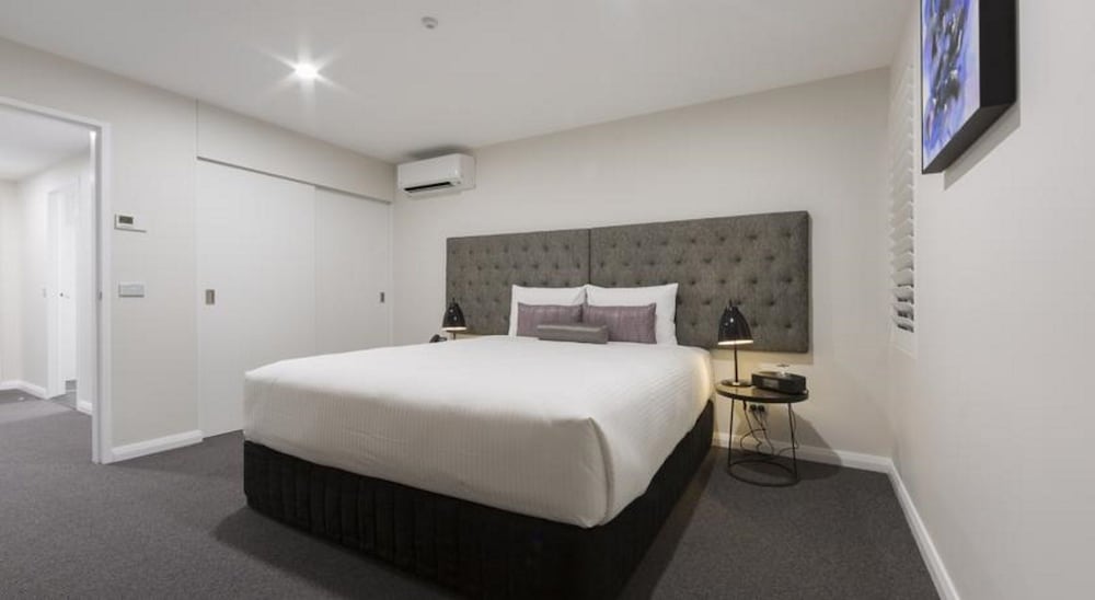 AVENUE HOTEL CANBERRA 20/59