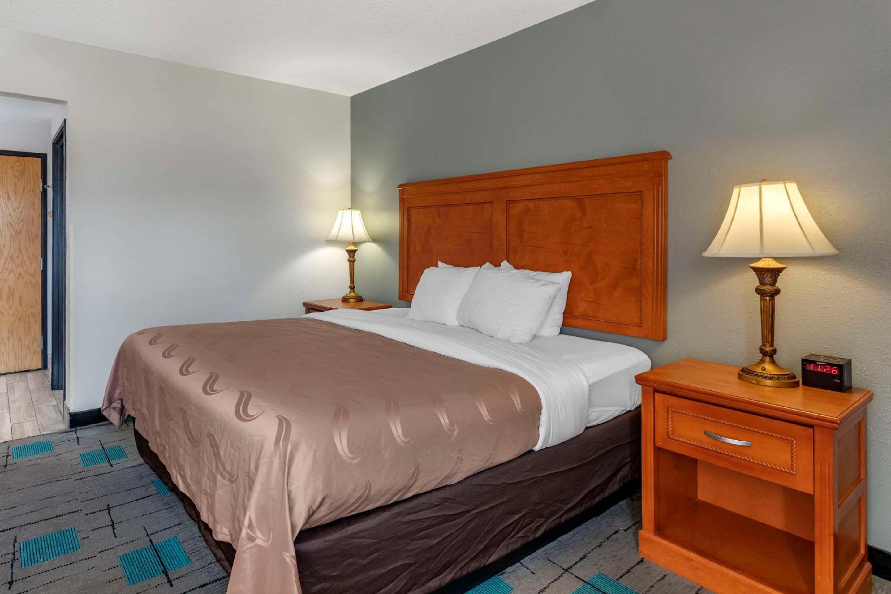 ROOM, KING BED