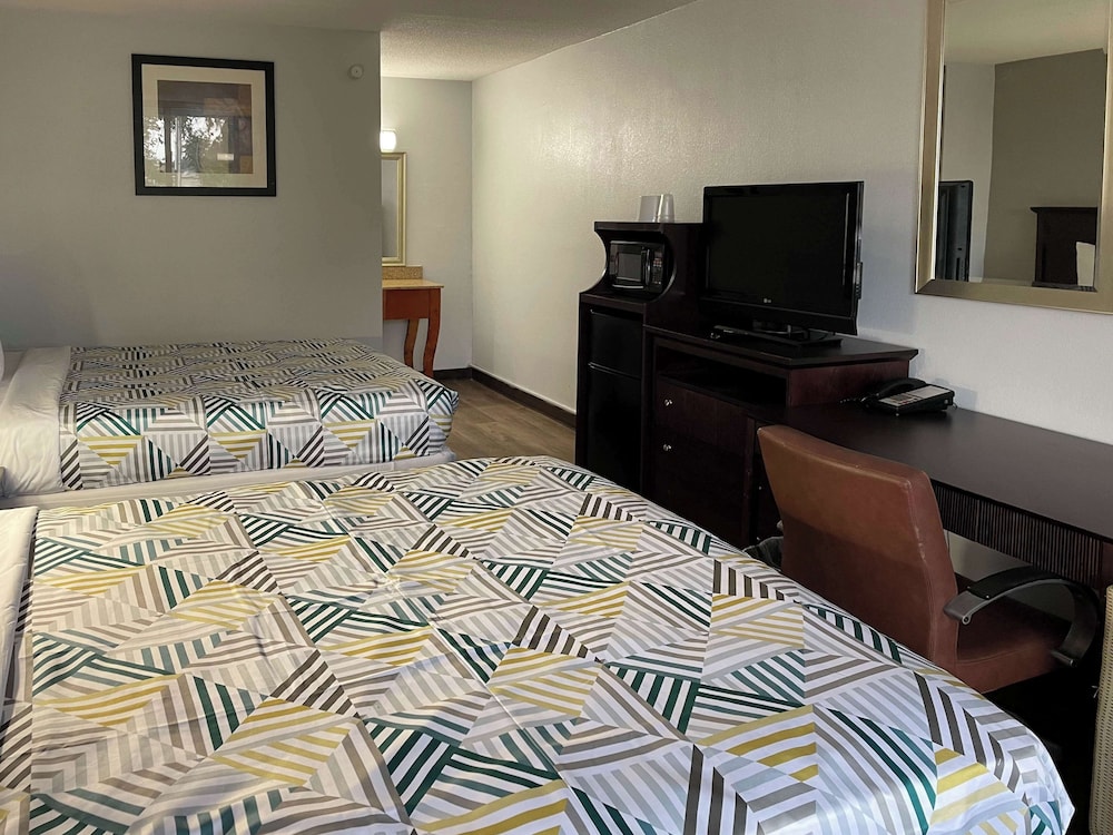 OYO Hotel Wytheville I-77 & I-81 28/40