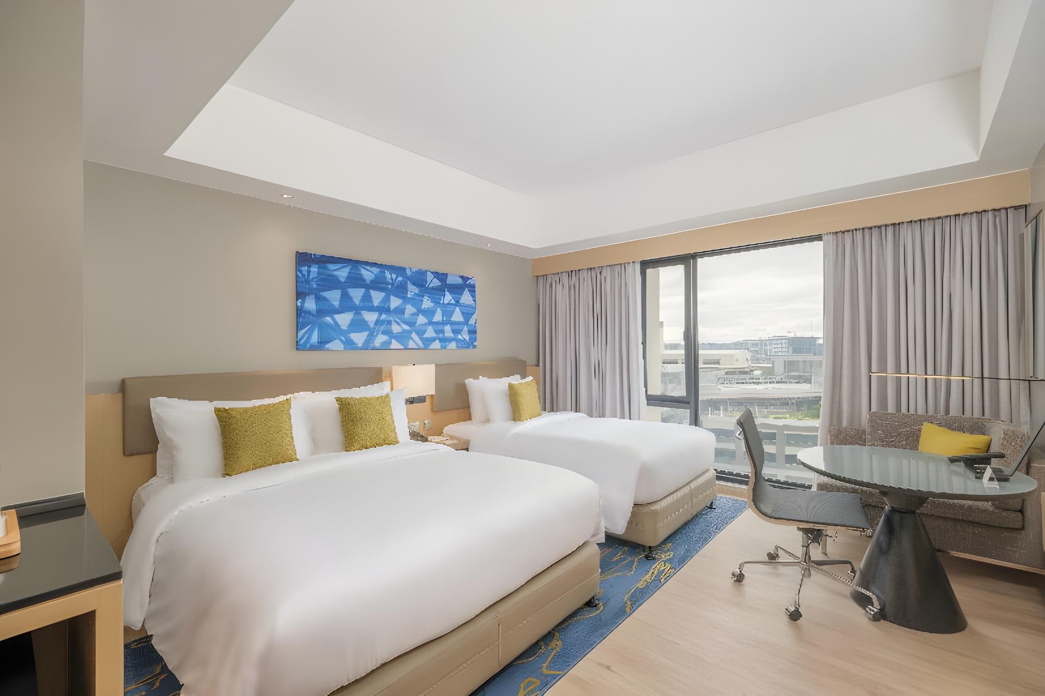 DELUXE, DOUBLE OR TWIN BED