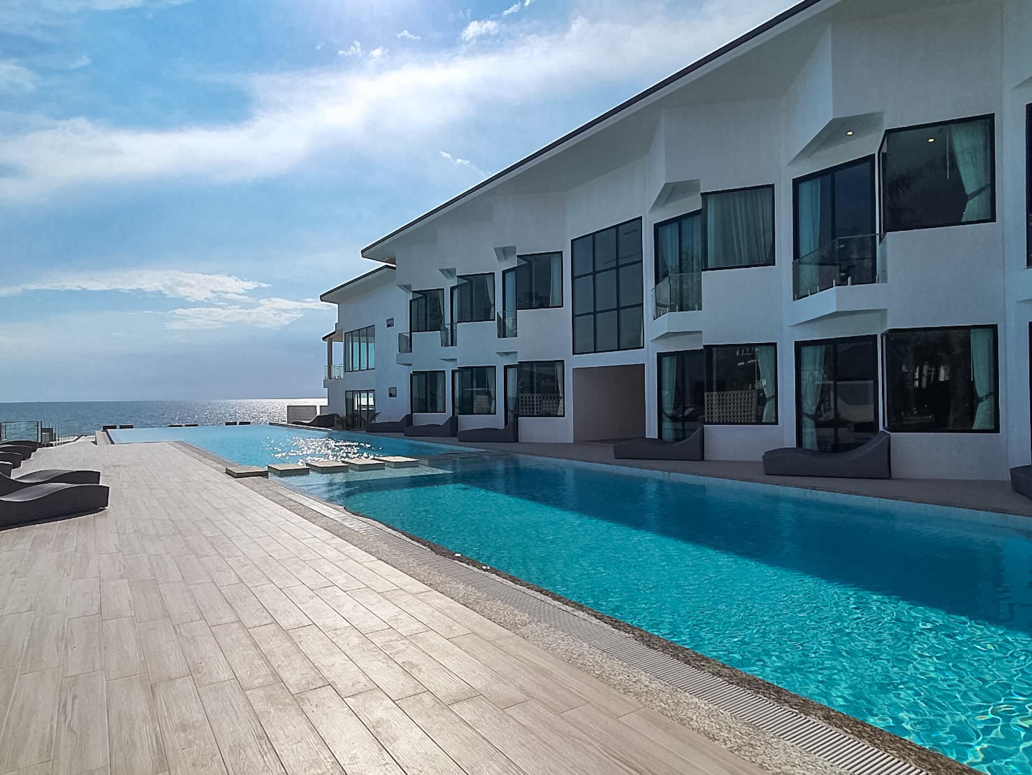 Rattana Pura Beach Resort 48/54