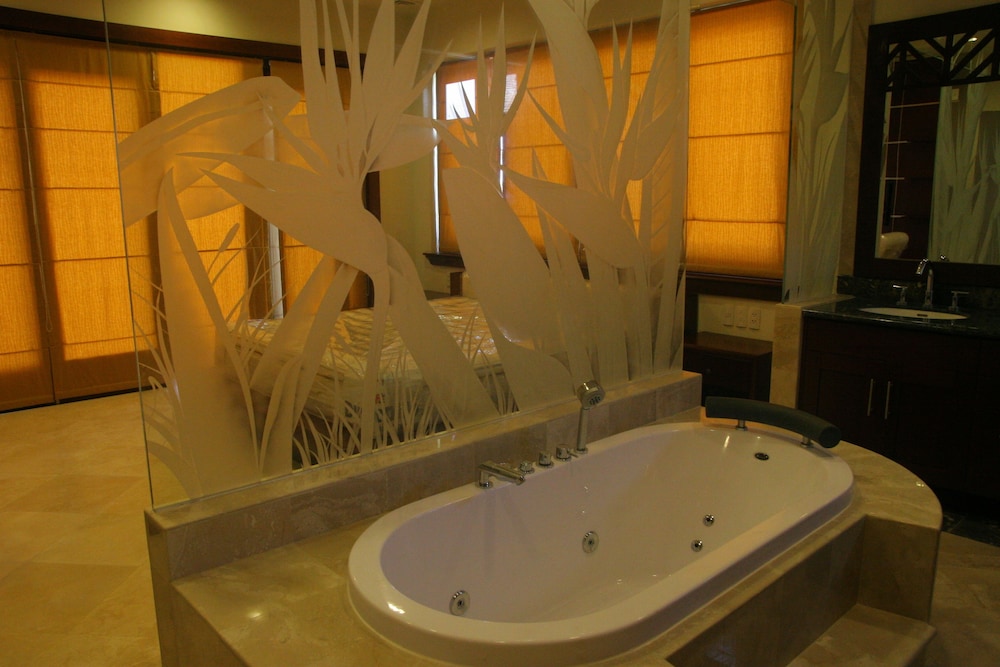 Olalani Resort and Condotel 68/69