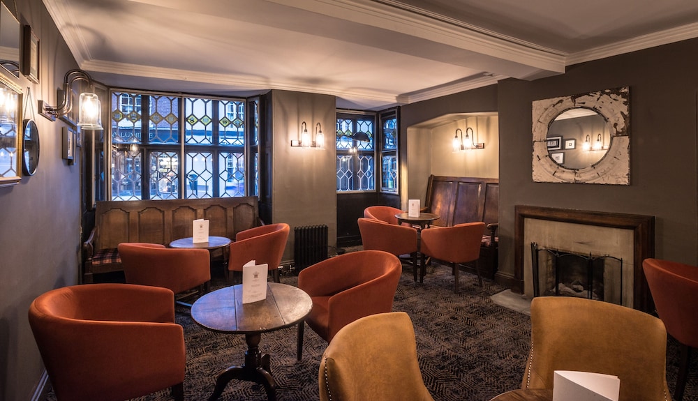 CBH The Feathers Hotel & Restaurant 72/85