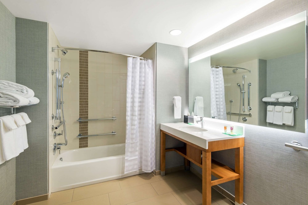 Hyatt Place Denver Downtown 50/50