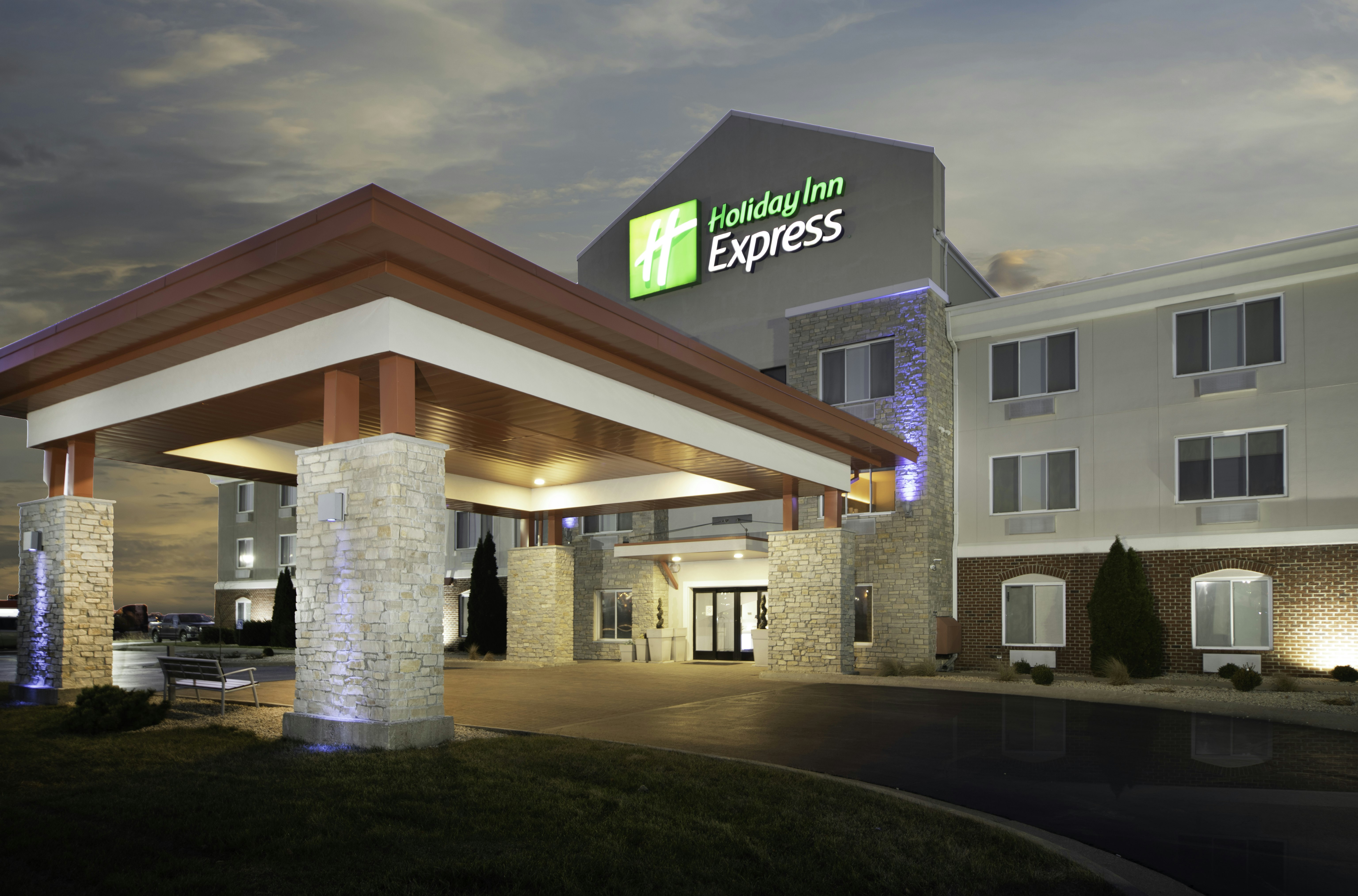 HOLIDAY INN EXPRESS ROCHELLE 2/71