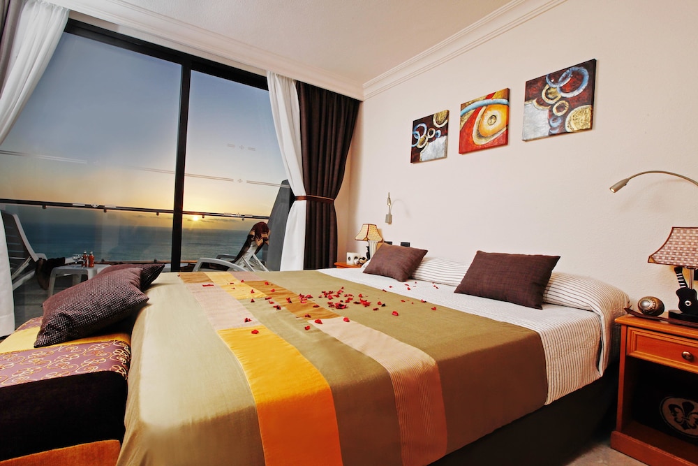 ROYAL SUN RESORT 16/74