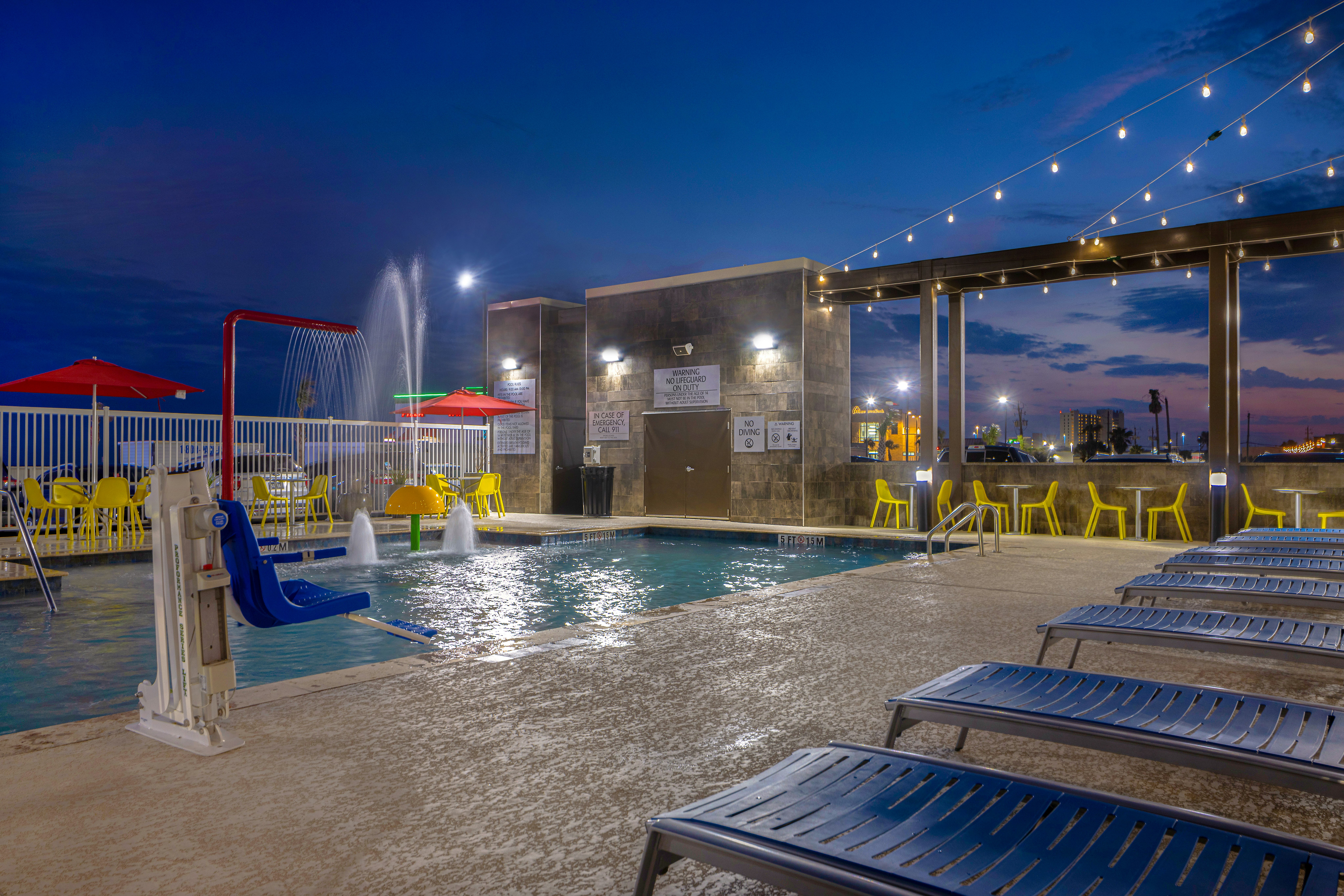 Tru by Hilton Galveston, TX 36/44