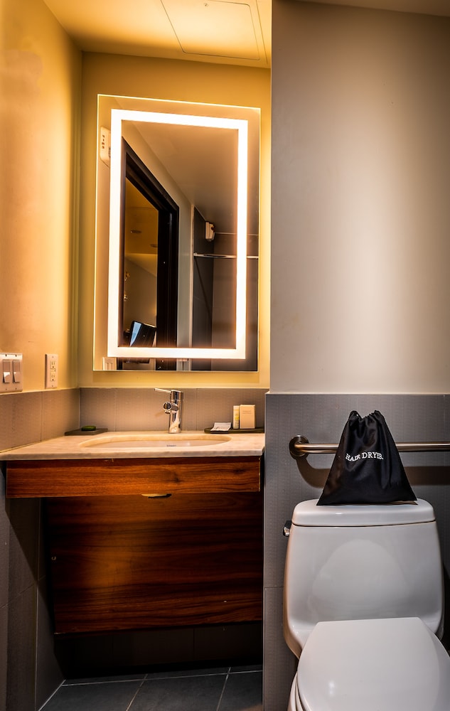 La Quinta Inn Suites By Wyndham Times Square South 24/60